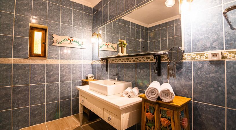 Marble Arch Hotel By Perili