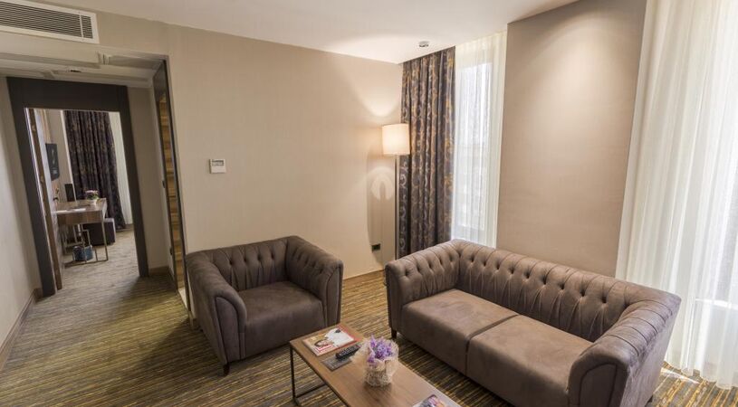 Shimall Deluxe Hotel
