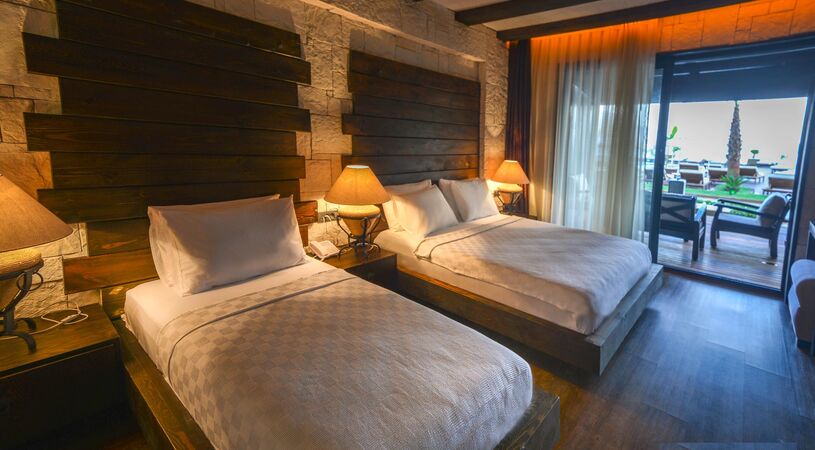 Manaspark Deluxe Hotel