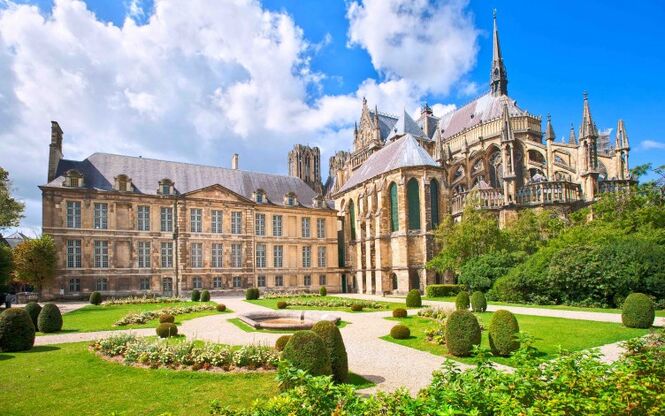 Mega Benelux & Paris & Köln Turu Pegasus Havayolları İle ile 7 gece