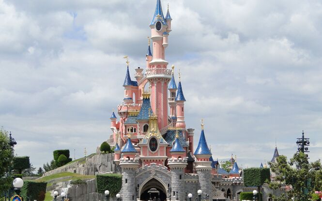 Mega Benelux & Paris & Köln Turu Pegasus Havayolları İle ile 7 gece