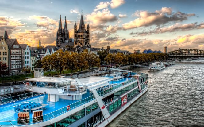 Mega Benelux & Paris & Köln Turu Pegasus Havayolları İle ile 7 gece