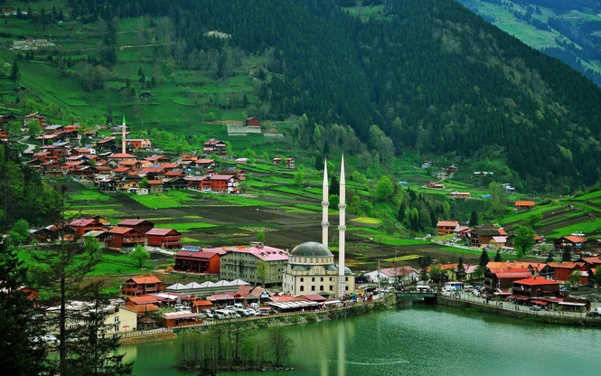 Uçaklı Karadeniz Yaylaları ve Batum Turu (3 Gece Otel Konaklamalı)