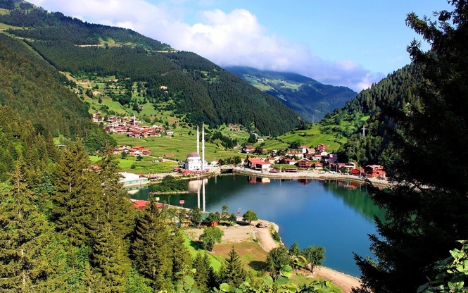 Uçaklı Karadeniz Yaylaları ve Batum Turu (3 Gece Otel Konaklamalı)