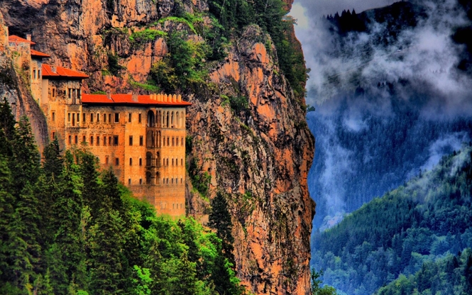 Uçaklı Karadeniz Yaylaları ve Batum Turu (3 Gece Otel Konaklamalı)